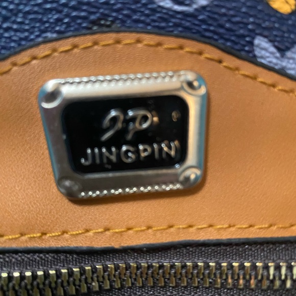 🅜🅘🅒🅚🅔🅨 🅜🅞🅤🅢🅔 Crossbody Sling Bag - Picture 4 of 5